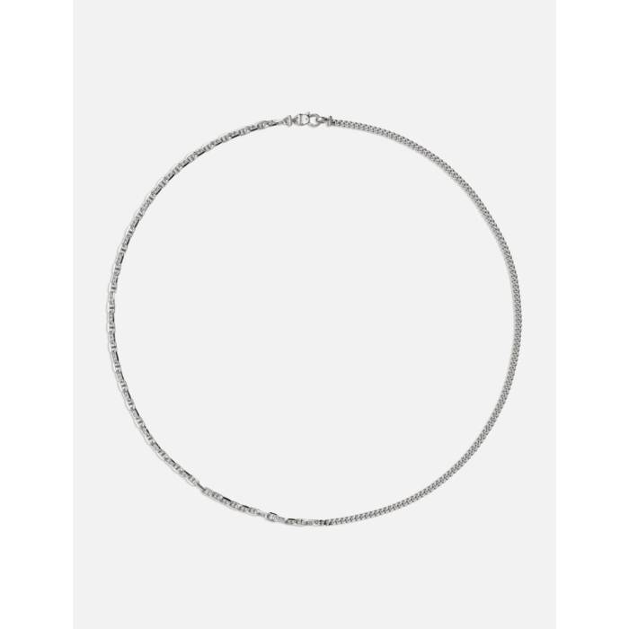 ブランド名Tom Wood商品名Rue ChainカラーNULL■ ご挨拶 この度は、数ある商品の中から「Rue Chain」にご興味をお持ちいただき、誠にありがとうございます。私たちが丹精込めてお届けする「Rue Chain」は、単なるアクセサリーの枠を超え、身につける方の日常に洗練された輝きと、確かな自信をもたらす逸品です。流行に左右されない普遍的な美しさを追求し、細部にまでこだわり抜いたデザインと品質は、まさしく大人のためのジュエリーと言えるでしょう。本ページでは、「Rue Chain」が持つ魅力の全てを、余すところなくご紹介いたします。この機会に、その本質的な価値をぜひご堪能ください。 ■ 洗練を纏う、Rue Chainの世界 「Rue Chain」は、都市のエレガンスと洗練されたライフスタイルからインスピレーションを得て誕生しました。ブランド「Rue」が追求するのは、日常に溶け込みながらも、個性を際立たせるタイムレスな美しさです。一本のチェーンが織りなす繊細な輝きは、装いに奥行きと品格を与え、どんなシーンにおいてもその存在感を際立たせます。シンプルでありながらも見る者を惹きつける「Rue Chain」のデザインは、熟練の職人技によって一つ一つ丁寧に仕上げられており、洗練された大人の女性、そして男性の胸元を優雅に飾ります。日々の装いに上質なアクセントを加えたいと願う方々へ、私たちは自信を持って「Rue Chain」をお届けいたします。 ■ 確かな品質と素材へのこだわり 「Rue Chain」は、厳選された上質な素材のみを使用し、その輝きと耐久性において一切の妥協を許しません。肌に触れるものだからこそ、素材選びには細心の注意を払い、長くご愛用いただける品質を追求しています。例えば、チェーンの滑らかな手触りは、肌への負担を最小限に抑え、一日中快適にお使いいただけるよう配慮されています。また、細部にわたる精密な加工は、絡まりにくく、しなやかなドレープを生み出し、どのような動きにも美しくフィットします。この確かな品質こそが、「Rue Chain」を単なる装飾品ではなく、愛着を持って使い続けられる一生ものへと昇華させるのです。私たちは、お客様に心からご満足いただけるよう、素材の選定から製造工程まで、一切の妥協なく最高の品質をお届けすることをお約束いたします。 ■ 日常を彩る、多様なスタイリング 「Rue Chain」の最大の魅力は、その驚くほどの汎用性にあります。カジュアルなTシャツスタイルから、ビジネスシーンでのブラウスやシャツ、さらにはフォーマルなドレスアップまで、あらゆる装いに自然に溶け込み、着こなしを格上げします。 → **シンプルに単体で** 「Rue Chain」一本を素肌の上に直接身につければ、その洗練されたデザインが際立ち、ミニマルながらも力強い個性を表現できます。デコルテラインを美しく見せ、さりげない上質さを演出したい時に最適です。 → **レイヤードで個性を** お手持ちのペンダントトップを組み合わせたり、他のネックレスとの重ね付けを楽しんだりすることで、より深みのあるスタイリングが可能です。異なる長さや素材のチェーンと組み合わせることで、あなただけのユニークなスタイルを創造し、ファッションの幅を無限に広げることができます。 → **シーンを選ばない調和** オフィスでは、シャツの襟元から覗かせることで知的で上品な印象を与え、休日には、カジュアルなニットやカットソーに合わせることで、リラックスした中にも洗練された雰囲気をプラスします。また、パーティーシーンにおいては、シンプルなドレスに「Rue Chain」を添えるだけで、華やかさとエレガンスが際立ち、周囲の視線を集めることでしょう。TPOを選ばず、常にあなたの魅力を最大限に引き出す「Rue Chain」は、ワードローブに欠かせないアイテムとなるはずです。 ■ 時代を超えて輝く、あなたのためのRue Chain 「Rue Chain」は、特定の年齢層やスタイルに限定されることなく、幅広いお客様にご愛用いただけるようデザインされています。特に、以下のようなお客様に心からお勧めいたします。 → **本質的な美しさを求める方** 流行に左右されず、長く愛用できる普遍的なデザインを求める方にとって、「Rue Chain」は最高の選択となるでしょう。その洗練されたフォルムは、時を超えても色褪せることなく、あなたのスタイルに寄り添い続けます。 → **上質なものを長く愛用したい方** 厳選された素材と熟練の職人技によって生み出される「Rue Chain」は、確かな品質を誇ります。大切にお手入れをしていただくことで、その輝きは何年経っても衰えることなく、持ち主の歴史と共に価値を増していきます。 → **日常にさりげない輝きと自信をプラスしたい方** シンプルな装いの日でも、「Rue Chain」を身につけるだけで、全体の印象がぐっと引き締まり、洗練された大人の雰囲気を醸し出します。自分へのご褒美としてはもちろん、大切な方への特別なギフトとしても最適です。身につける方に自信と喜びをもたらす「Rue Chain」は、単なるアクセサリー以上の価値を提供します。 ■ 大切な輝きを保つために 「Rue Chain」の美しい輝きを永くお楽しみいただくためには、日頃のお手入れが非常に重要です。ご使用後は、柔らかい布で優しく拭き、汗や皮脂、化粧品などを取り除いてください。特に、入浴時や運動時、就寝時などには外していただくことをお勧めいたします。高温多湿を避け、直射日光の当たらない場所で、他のジュエリーと触れ合わないように保管することで、傷や変色を防ぎ、美しい状態を保つことができます。定期的なお手入れと適切な保管を心がけることで、「Rue Chain」はいつまでもあなたの胸元で、変わらぬ輝きを放ち続けることでしょう。専門店でのクリーニングも、時折ご利用いただくことで、より長くその美しさを維持することが可能です。 ■ Rue Chainが贈る、本物の価値 「Rue Chain」は、単なる装飾品ではなく、身につける方の個性とスタイルを際立たせるパートナーです。厳選された素材、卓越した職人技、そして時代を超越するデザイン。これら全てが融合し、一つの「Rue Chain」として皆様にお届けされます。日常のあらゆるシーンに寄り添い、あなたの魅力を最大限に引き出すその輝きは、日々の生活に喜びと自信を与え、豊かな時間へと誘います。私たちは、「Rue Chain」を通して、お客様の毎日がより輝かしいものとなることを心より願っております。この機会に、ぜひ「Rue Chain」をお選びいただき、本物の価値と感動をご体験ください。あなたの胸元で輝く「Rue Chain」が、かけがえのない存在となることを願って。※画像はイメージです