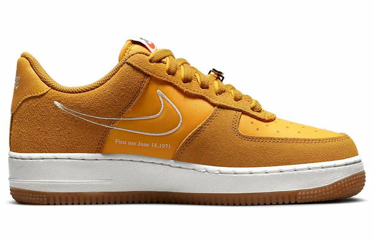 ナイキ ゴールド スエード スウェード レディース エアフォース '07 スニーカー 【 NIKE WMNS 1 SE FIRST USE GOLD SUEDE WOMENS DA8302700 】