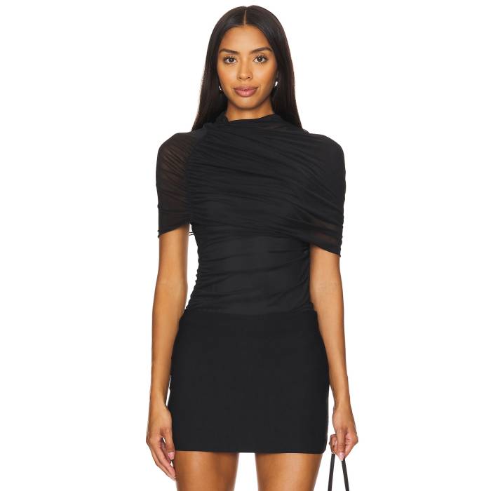 Rakuten - アマンダアプリチャード Amanda Uprichard 【 X Revolve Evianna Top Women Black 】 レディース 黒色 ブラック