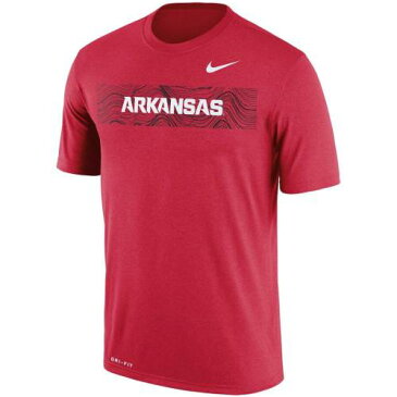 ナイキ NIKE サイドライン レジェンド パフォーマンス ドライフィット Tシャツ 赤 カーディナル 【 LEGEND DRIFIT NIKE ARKANSAS RAZORBACKS 2018 SIDELINE SEISMIC PERFORMANCE TSHIRT CARDINAL 】 メンズファッショ