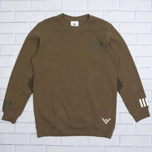 アディダス 白色 ホワイト クルー スウェットシャツ トレーナー オリーブ スウェットトレーナーSHIRT メンズ 【 ADIDAS MEN WHITE MOUNTAINEERING CREW SWEATSHIRT (OLIVE / TRACE OLIVE) OLIVE TRACE OLIVE 】 メンズフ