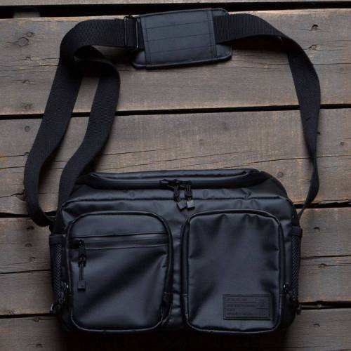 ヘックス カメラ バッグ 黒色 ブラック メンズ 【 HEX MIRRORLESS CAMERA BAG (BLACK / MATTE) BLACK MATTE 】 メンズバッグ