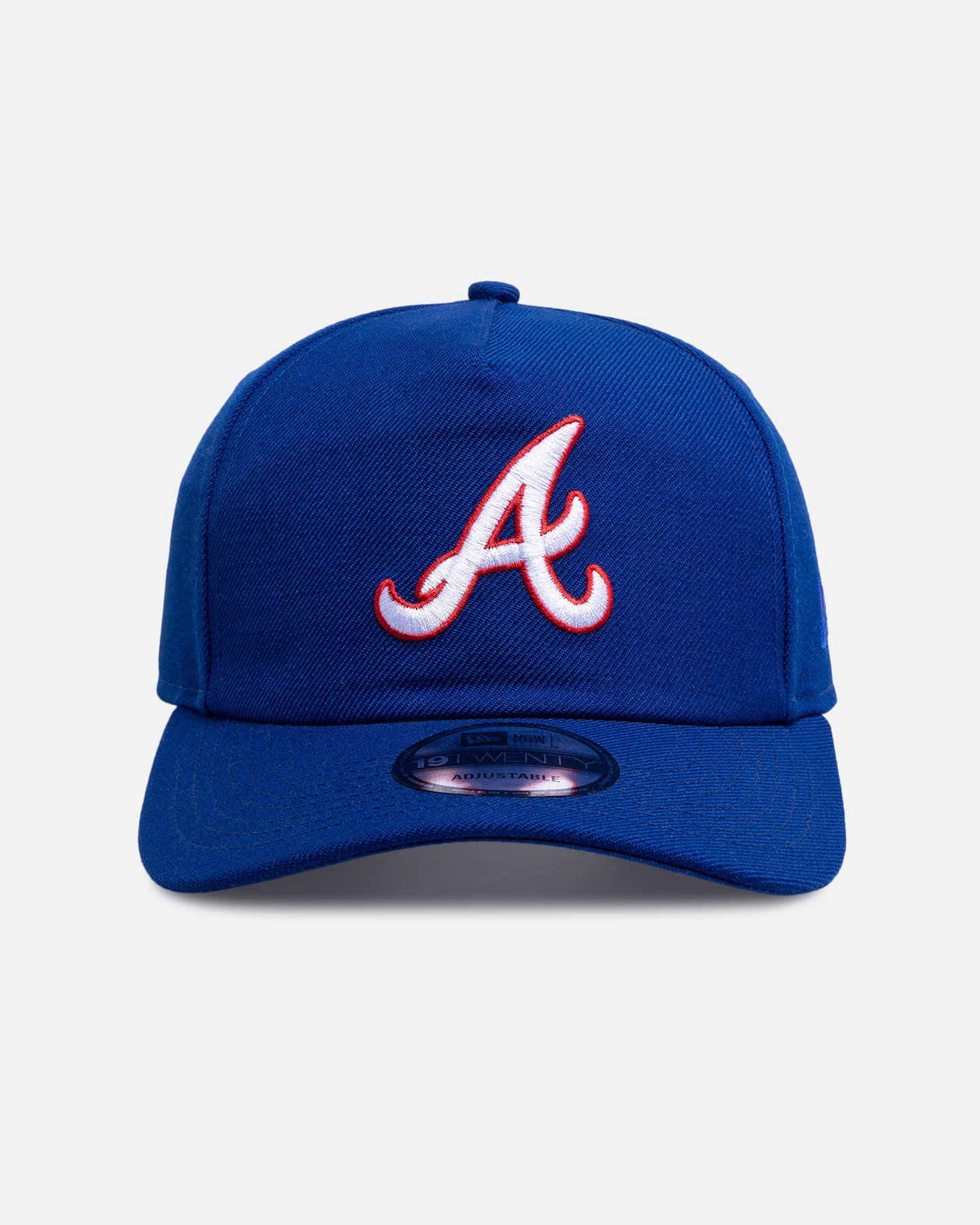 ブランド名New Era性別Unisex(ユニセックス)商品名New Era Atlanta Braves 'Wool' 19TWENTY Snapback Official Team ColourカラーOfficial Team Colour「New Era Atlanta Braves 'Wool' 19TWENTY Snapback Official Team Colour」は、世界中のファンに愛されるNew Eraが手掛ける、MLBの名門Atlanta Bravesの公式ライセンスキャップです。 このキャップは、上質なウール素材とクラシックな19TWENTYスタイルが融合した逸品。New Eraのクラフトマンシップが息づくこのアイテムは、Atlanta Bravesへの熱い想いを表現するだけでなく、洗練されたファッションアイテムとしてもその存在感を放ちます。 深みのあるOfficial Team Colourが、あなたのスタイルに本物のスポーツスピリットとエレガンスをもたらし、特別な輝きを放つことでしょう。 New Eraの品質とAtlanta Bravesのプライドが詰まったこのキャップの魅力を、詳しくご紹介いたします。 ■ 商品説明・スペック ・ブランド名：New Era 1920年の創業以来、常にヘッドウェアのフロンティアを切り開いてきた、世界的に有名なブランドです。 ・商品名：検索キーワード: New Era ニューエラ※画像はイメージです