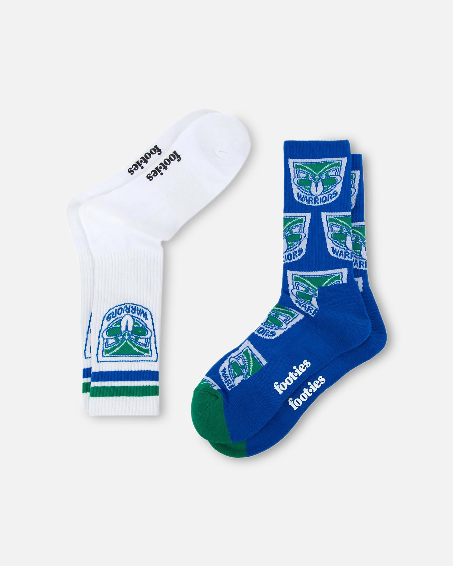 ブランド名Foot-ies性別Unisex(ユニセックス)商品名Foot-ies New Zealand Warriors Crew Socks 2 Pack White/BlueカラーWhite/Blue/White■ 【Foot-ies New Zealand Warriors Crew Socks 2 Pack White/Blue】商品詳細とスペック この度ご紹介いたしますのは、ラグビーリーグの熱い魂を足元に宿す、特別なアイテム「Foot-ies New Zealand Warriors Crew Socks 2 Pack White/Blue」でございます。ニュージーランド・ウォリアーズの象徴的なカラーであるホワイトとブルーを基調としたこのクルー丈ソックスは、チームへの揺るぎない情熱を日常に溶け込ませる理想的な選択肢となるでしょう。2足組（2 Pack）でのご提供により、日々の様々なシーンで快適にご着用いただけます。 → **厳選された素材による快適な履き心地** Foot-ies New Zealand Warriors Crew Socksは、長時間の着用でも疲れにくいよう、肌触りの良い高品質な混紡素材を厳選して作られています。足に吸い付くようなしなやかなフィット感と、適度な伸縮性が特徴です。これにより、足の動きを妨げることなく、一日中快適な状態を保ちます。素材の配合は、耐久性と柔らかさのバランスを追求し、足元を優しく包み込みます。 → **優れた吸湿速乾性と通気性** スポーツ観戦やアクティブな活動時における足元の快適性は、非常に重要です。本製品は、優れた吸湿速乾性を備えた素材を使用しており、汗を素早く吸収し、外部へと効果的に発散します。加えて、通気性を高める構造は、ソックス内の空気循環を促進し、常にサラリとしたドライな状態を維持します。これにより、足の蒸れや不快感を軽減し、清潔で爽やかな履き心地を長時間お楽しみいただけます。 → **日常使いにも耐える耐久設計** Foot-ies New Zealand Warriors Crew Socksは、日常的な使用はもちろんのこと、軽いスポーツ活動にも耐えうるよう、耐久性にも細心の注意を払って設計されております。特に摩耗しやすいかかとやつま先部分には、補強が施されており、繰り返しの洗濯や激しい動きにも強い丈夫さを実現しています。お気に入りのNew Zealand Warriorsのソックスを、長く安心してお使いいただける品質です。 → **汎用性の高いクルー丈デザイン** 足首をしっかりとカバーするクルー丈は、スニーカーやカジュアルシューズとの相性が抜群です。パンツの裾からNew Zealand Warriorsのチームカラーとロゴがちらりと覗くことで、さりげなく個性を主張できます。また、2足組（2 Pack）でのご提供ですので、洗い替えに困ることなく、清潔な状態を保ちながら日常的にご愛用いただける点が大きな魅力です。 ■ 【Foot-iesブランドの哲学とNew Zealand Warriorsへの敬意】 Foot-iesは、スポーツアパレル、特に熱心なスポーツファン向けのアイテム開発に情熱を注ぐブランドです。単なるファングッズにとどまらず、着用する方が真の誇りを感じ、そのスポーツやチームへの愛を表現できる製品を提供することを使命としています。 ・ **ファンへの情熱を形に** Foot-iesは、世界中のスポーツファンが抱く熱い想いを深く理解し、それを高品質な製品として具現化することに注力しています。Foot-ies New Zealand Warriors Crew Socksは、ニュージーランド・ウォリアーズのチームスピリットと、ファンがチームに寄せる揺るぎない応援の気持ちを表現するために誕生しました。公式ライセンス商品として、New Zealand Warriorsの正確なチームロゴやカラーリングを忠実に再現することはもちろん、素材選びから縫製に至るまで、細部にわたるこだわりが込められています。これにより、ファンの方々が自信を持って着用できる、真に価値ある一足をお届けいたします。 ・ **品質とデザインの融合** Foot-iesの製品は、優れた機能性と洗練されたデザインが高い次元で融合している点が特徴です。スポーツブランドとしての機能性を徹底的に追求しつつも、ファッションアイテムとしての魅力も兼ね備えることで、着用シーンを選ばない汎用性を実現しています。New Zealand Warriorsのアイデンティティを最大限に尊重し、現代のライフスタイルに自然に溶け込むデザインを追求することで、幅広い層のお客様にご満足いただける製品を提供しております。 ■ 【Foot-ies New Zealand Warriors Crew Socksの多彩な利用シーン】 Foot-ies New Zealand Warriors Crew Socks 2 Pack White/Blueは、そのデザイン性と機能性により、多岐にわたるシーンで活躍します。あなたの日常を、New Zealand Warriorsへの情熱で彩ってみませんか。 ・ **スポーツ観戦の足元に** スタジアムでの大声援から、ご自宅でのテレビ観戦まで、New Zealand Warriorsを応援するあらゆるシーンで足元からチームへの忠誠心を示すことができます。友人や家族と一緒にソックスを揃えれば、応援の一体感はさらに高まるでしょう。 ・ **日常のカジュアルスタイルに** ジーンズやチノパン、ショートパンツなど、普段のカジュアルな装いに合わせて、さりげなく個性をアピールしてください。White/Blueの※画像はイメージです
