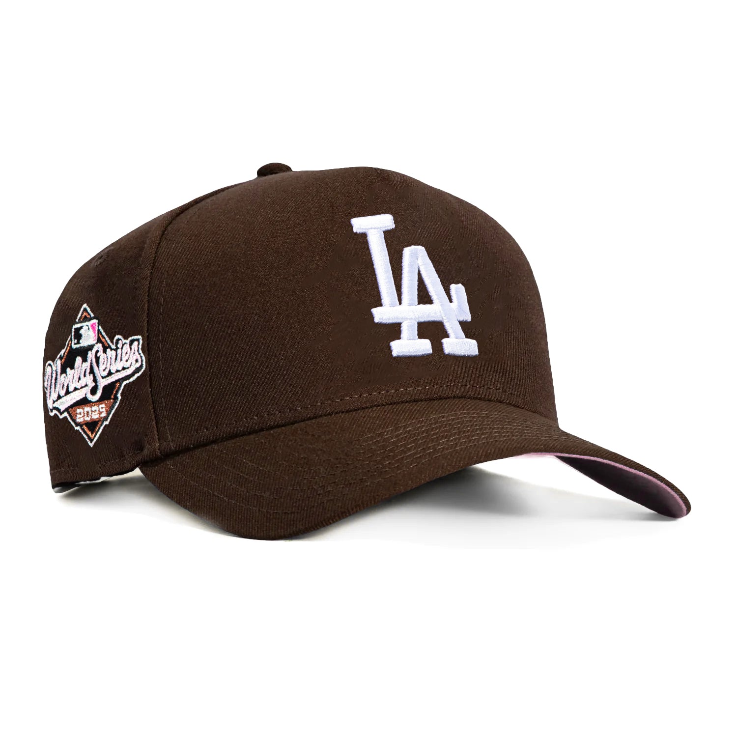 ブランド名New Era性別Unisex(ユニセックス)商品名New Era 9Forty A-Frame Los Angeles Dodgers 2025 World Series Patch Pink UV Snapback Hat - BrownカラーBrown