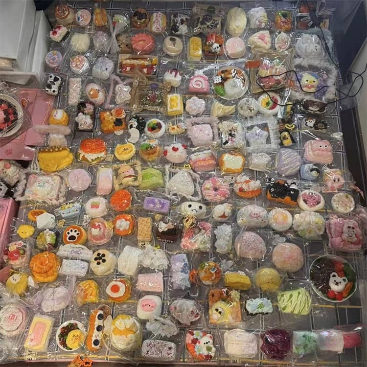 おもちゃ 肉球 中サイズ ねこ 大サイズ ブラインドボックス 握る ケーキ ネコ Y2K ...