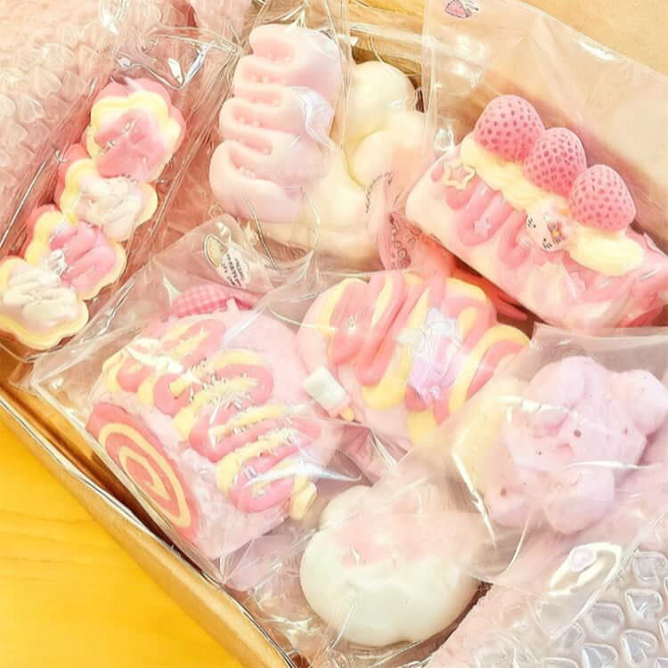 おもちゃ 肉球 中サイズ ねこ 大サイズ ブラインドボックス 握る ケーキ ネコ Y2K ...