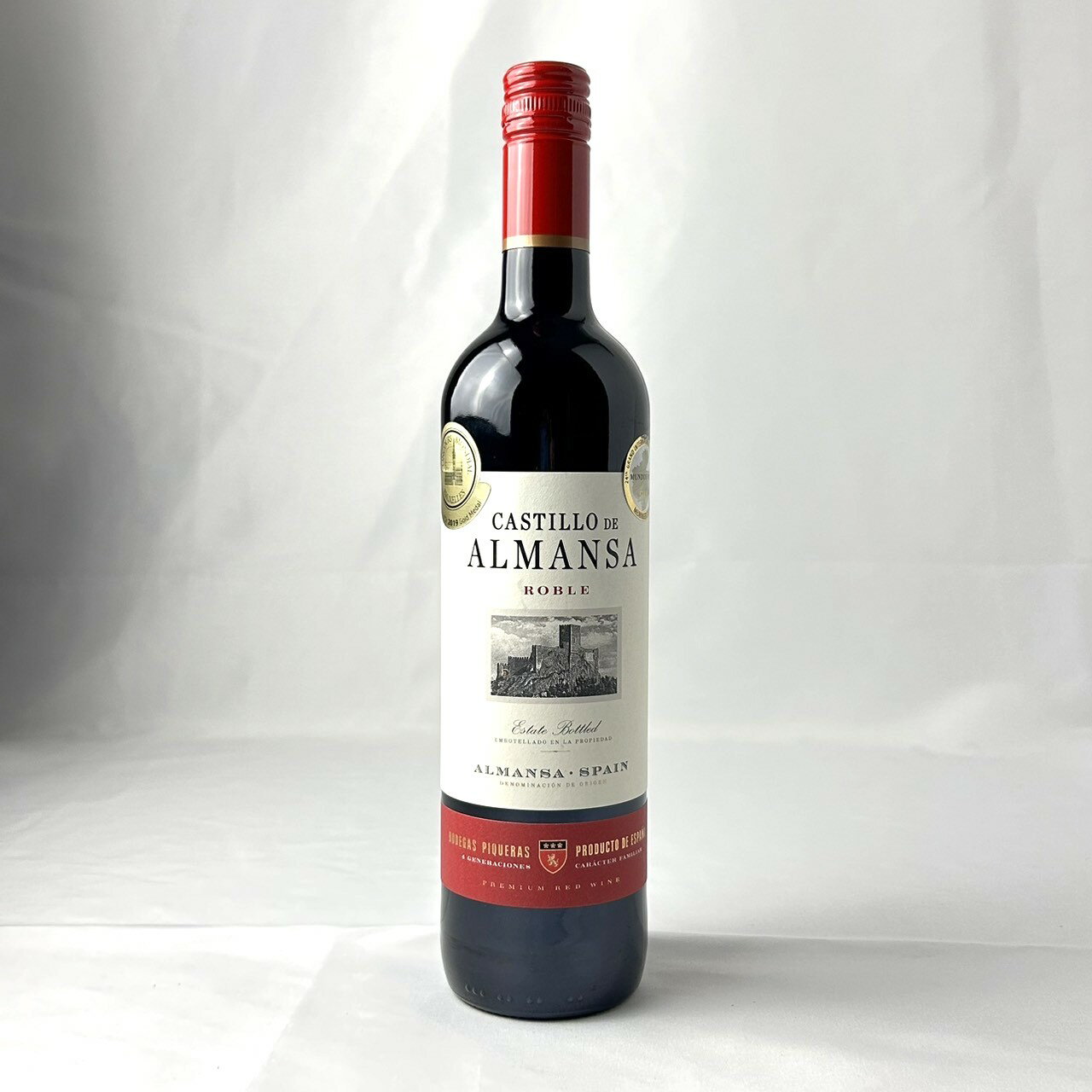 カスティージョ デ アルマンサ ロブレ オーガニック 750ml Castillo de Almansa Roble Organic 滑らかで深い味わい,フィニッシュのタンニンも舌にこびりつくこともなくシルキー。 スペインで最も有名で最も高額のワインしか造ってこなかったスペインの最高級ワイン醸造家ファンパブロが造る信じられない程お得で価値のあるコスパワイン。　　　　　 よく合う料理：肉料理全般、濃い味のアラビアータやクワトロ、フォルマッジ等のブルーチーズ料理、オールドタイプのチーズ。 産地：スペイン／アルマンサ 格付け：D.O.アルマンサ 葡萄：ガルナッチャティントレラ50%、モナストレル50% アルコール度数：14.5% 味わい：赤／ミディアムボディ 容量：750ml