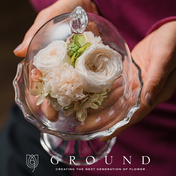 挙式の後も大切な指輪を支えてくれる「お花のリングピロー」。お仕事の時やおやすみの時に、お花たちが優しく指輪を守ってくれます。プリザーブドフラワー・プリザードフラワー