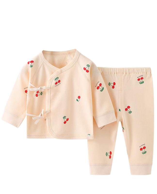 ベビー パジャマ 上下セット 前開き ベビー服 綿100％ 長袖 ナイトウェア 子供 男の子 女の子 ルームウェア 寝巻き 春 秋 冬優れた素材100％綿生地で作られ、柔らかくて暖かい肌触りが嬉しいポイントです。お子様の繊細な肌をやさしく守りながら、自由で快適な履き心地を提供します。●前開きデザイン特に生後6ヶ月未満の赤ちゃんが着脱しやすいよう、前立てをオープンにしたベビープラケットレースアップスーツです。はサイドの紐で開閉でき、赤ちゃんのサイズに合わせて胸幅を調節できます。●科学的なデザイン襟は赤ちゃんの首にフィットするようにデザインされ、ソフトな巻き襟の縁が赤ちゃんの首を擦ることなく保温します。ゴムは優れた伸縮性を持っているため、お腹を締め付けません。●手の込んだ縫製環境に優しい印刷と染色、色褪せもしません。手の込んだ縫製、違和感を感じさせない縫い目、お子さんの肌を刺激することは。4本針6本ミシンの技術を採用し、シームレスで赤ちゃんの肌に違和感を与えません。品質サイズ： 52（0~2ヶ月、50~55 cm）、 59（1~3ヶ月、55~60 cm）、 66（3~6ヶ月、60~68 cm）, 画像のサイズ表をご確認の上ご注文ください。 オンラインストアからの商品を購入する場合、30日間の期が付きます。30日以内で何かご問題がありましたらご連絡下さい。商品に不備、不足、不良が御座いましたら、こちらは、交換することができます。