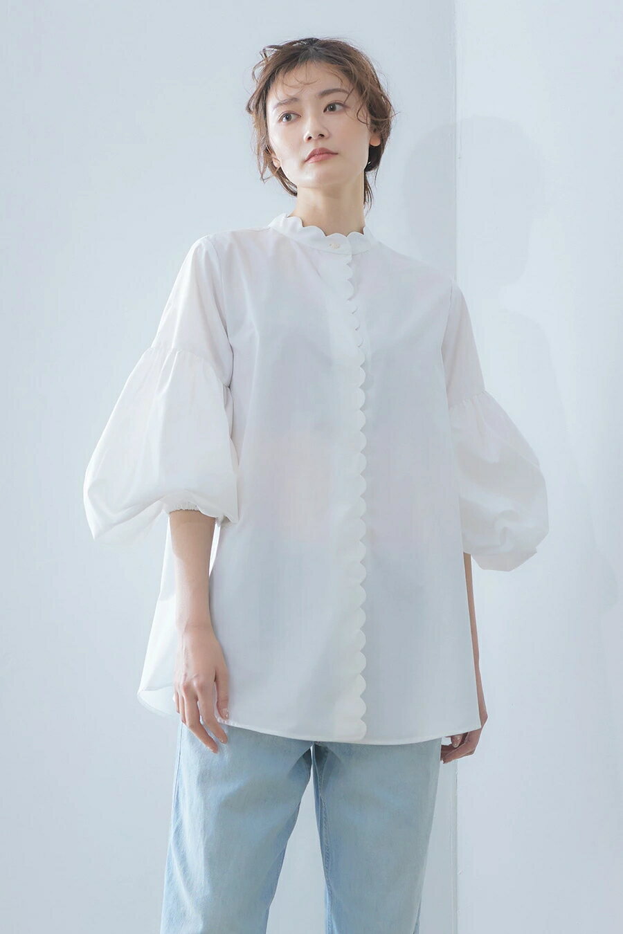 ensuite tiny scallop blouse ブラウス 長袖 タイニースカラップブラウス スカラップ レディース ボリューム袖 バルーンスリーブ ハイネック 前後着用可能 ボリュームロングスリーブ フェミニン オフ 白 ブラック 黒 2023SS 春夏 春 夏 きれいめ カジュアル ベーシックのサムネイル