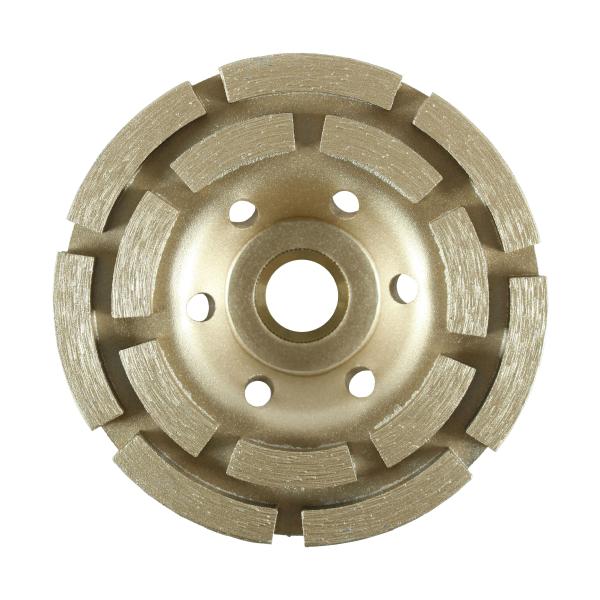 &nbsp;メーカー&nbsp;イトー&nbsp;商品カテゴリ&nbsp;ディスクグラインダーアクセサリ＞ダイヤモンドブレード&nbsp;発送目安&nbsp;2日〜3日以内に発送予定（土日祝除）&nbsp;お支払方法&nbsp;銀行振込・クレジットカード&nbsp;送料&nbsp;送料無料&nbsp;特記事項&nbsp;&nbsp;その他&nbsp;【特長】表面研削に最適なダブルタイプ。【用途】コンクリート・レンガ・ブロック等。各種石材の面取り、バリ取り、平面・曲面研削に使用。2枚刃によりスピーディーで効率的な作業ができます。 ●サイズ(mm):100×100×20 ●質量(g):266 ●刃厚(mm):5.5 ●適応機種:ディスクグラインダー ●穴径(mm):20(15mmリング付) ●最高回転数(min-1):15200 ●タイプ:ダブル刃 ●仕様:乾式研磨用