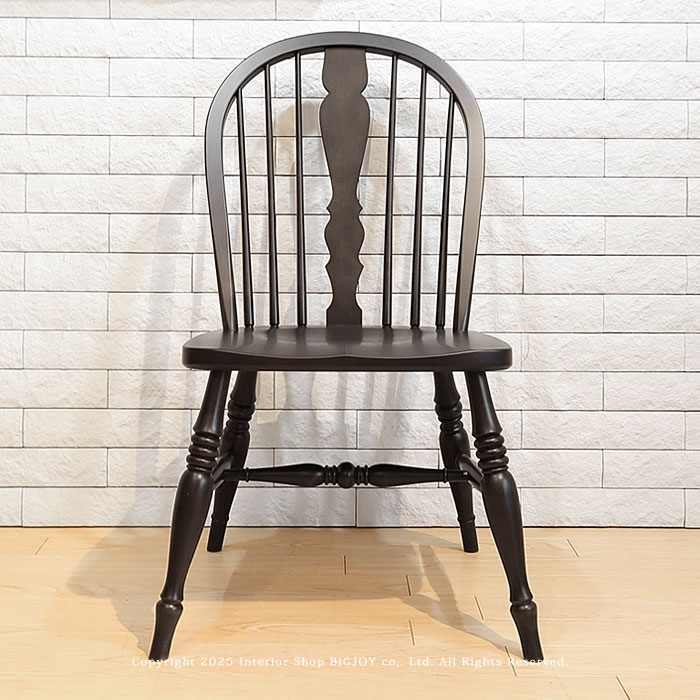 飛騨産業 北海道民芸家具 チェア HMU266 BK色 美しい飾り柱と1本曲木を組み合わせた背もたれと、アンティーク調のろくろ脚がアクセントになったダイニングチェア。 チェアの座面はお尻の形にフィットするように面取りされており座り心地がよく...