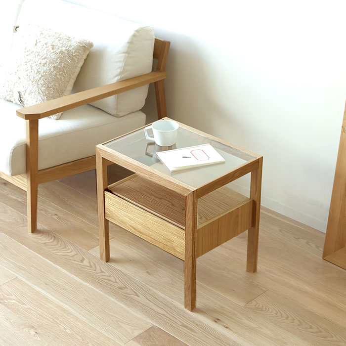 サイドテーブル ナイトテーブル ガラス天板とオーク材を組み合わせたナチュラルモダンスタイル 幅50cm 引き出し 収納棚 ナイトチェスト サイドチェスト