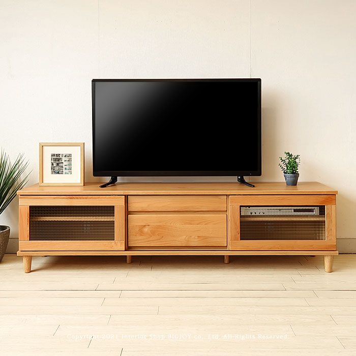 アルダー材のスライド扉のテレビボード 171cm 節有のアルダー無垢材を使用した引き戸（スライド扉）のテレビボード（幅171cm）。 扉にはブロック模様のガラスを採用しており、外側からは扉内が見えにくくなっています。またガラスなのでAV機器...