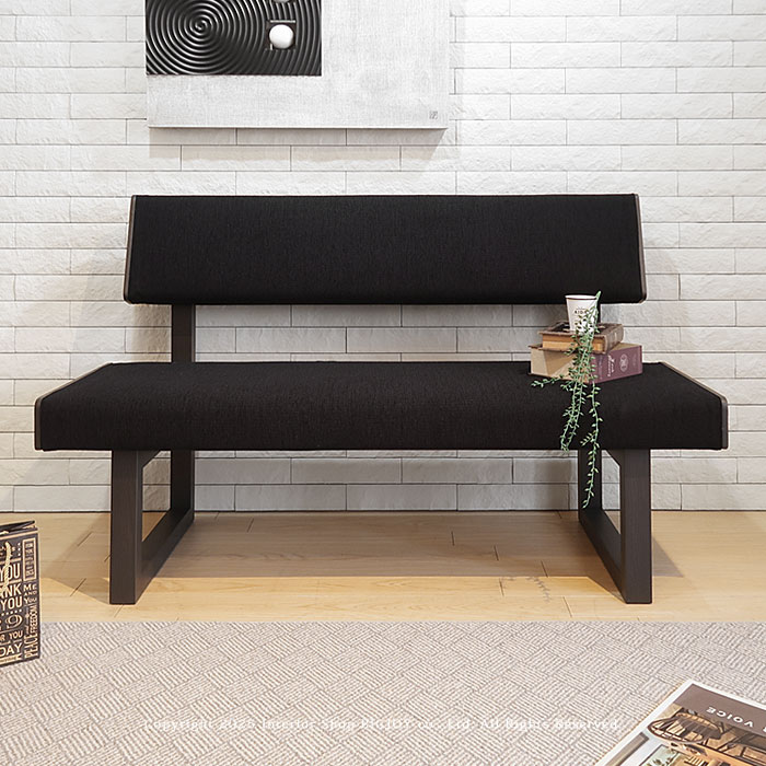 背の角度が変えられるベンチ 最大の特徴はバックレストに角度調節機能が付いている点です。 角度が変えられる為、背面に向かって座ることもでき、食事の時だけでなく読書などリラックスタイムとしても使用できます。 背もたれを水平に倒した状態で腰掛けた...