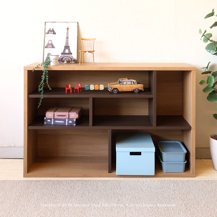 Rakuten - 薄型設計のシェルフ 本棚 飾り棚 キッチンカウンター下の収納 食器収納 幅120cm 木目柄 ブラック取っ手 カジュアルモダン