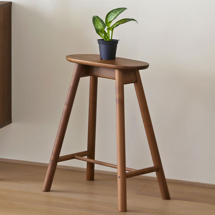 角が丸い優しいデザインのハイスツール ウォールナット オーバル型の丸みのある形状がオシャレなハイスツール（カウンタースツール）。 スツール本体にはウォールナット無垢材を贅沢に使用しています。あえて節や染み、白太などが入った部材を使用して作ら...