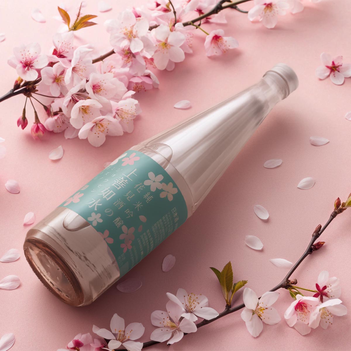 置いた瞬間、花見が始まる　白瀧酒造 花見酒の上善如水 純米吟醸 720ml / 日本酒 限定 春 ギフト 可愛い かわいい ボトル お酒 おしゃれ 日本酒綺麗 日本酒プレゼント 美味しい日本酒 珍しい お花見 贈り物 新潟の酒 新潟土産 純米吟醸酒 新潟お土産 日本土産 外国人 酒 珍しいお酒 限定販売