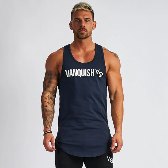 VANQUISH FITNESS ヴァンキッシュフィットネスメンズタンクトップ ネイビー 紺 ノースリーブ ストリンガー無地 メンズトップス ジムタンクトップ ジムウエア スポーツウエアトレーニングウエア メンズファッショントリンプロングラインタンク【ネイビー】