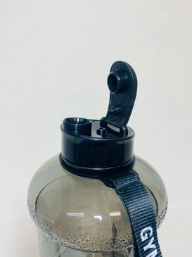 GYM SHARK フィットネスウエア 海外ブランド ウォーターボトルジムシャーク ウォーターボトル 大容量 1.3リットルジムシャーク ロゴストラップ 大容量 ウォーターボトル 1.3Lフィジーク ウォーターボトル ジム 【送料無料】【取寄】