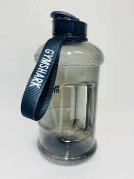 GYM SHARK フィットネスウエア 海外ブランド ウォーターボトルジムシャーク ウォーターボトル 大容量 1.3リットルジムシャーク ロゴストラップ 大容量 ウォーターボトル 1.3Lフィジーク ウォーターボトル ジム 【送料無料】【取寄】