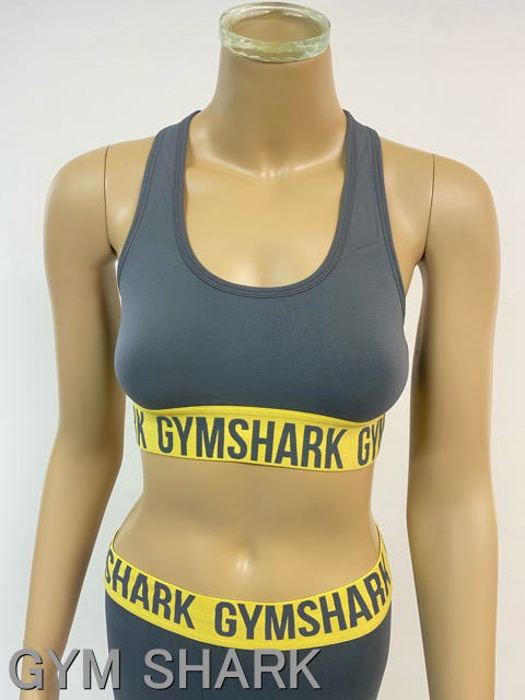 &nbsp; 商品名 ジムシャーク GYMSHARK ジムウエア ジャンル タンクトップ ジムパンツ ジムタンク ボディビル ストリンガー ジムウエア ジムバッグ トレーニング スポーツウエア 筋トレ ジム トレーニングウエア フィットネス ウエイトリフティング タンクトップ メンズ トラックスーツ フィジーク ウエア physique ジムシャーク レディース ベストビキニ ウエア レディース ジム ウェア レギンス ヨガ ピラティス おうちトレ ウエア 自宅トレ 家トレ トレーニングウエア インスタ映え 商品説明 ・ジムシャーク/GYMSHARK 海外で大人気のフィットネスブランド ジムシャーク/GYMSAHRK マークフィット/Mark Fittやスティーブコック/Steve Cook ジェフシード/Jeff Shied等海外の人気アスリートや フィジーク選手に大人気のトレーニングウエアです。 ・スポーツジムやトレーニング時にはもちろん メンズ、レディースともに豊富なカラーやおしゃれな デザインを取り揃えておりますので お出かけの際など普段着にもお勧めです!! ■ギフト対応■ お誕生日 クリスマス 記念日 お祝い プレゼントの際はギフト対応可能です！ ※別途100円/個 ギフト対応の際はラッピングのダメージを避けるため ラッピングを同梱してお届け致します。 ・送料無料 ※ジムシャークの商品は上下別売りとなっております。 全体のイメージが分かり易いようその他の商品と組み合わせた 画像も掲載されておりますが単品での販売になります。 インナー、シューズ、商品以外のアイテムは付属しません。 納期 お取り寄せ商品(納期1-2週間前後) 注意事項 ※他店舗と在庫共有のため、ご注文のタイミングにより 　 在庫切れになる場合がございますがご了承ください。 ※ご使用のモニターによりカラーが画像と多少異なる 　 場合がございますが、予めご了承ください。 ※画像は撮影用のため、実際にお届けさせていただく商品と 　 多少異なる場合がございます。 ※エコ包装でのお届けとなります。 ※海外製品のため、稀に商品の作りが荒い場合がございますが 　 ご了承頂ける方のみお買い求めください。 ※輸入品のため、通関等の関係で納期が遅延する場合や 外箱 　 に細かい傷やへこみがある場合がございますがご了承ください。 ※輸入品の為、保証書、説明書等はございません。 ※ご注文確定後のお客様都合(サイズ違、イメージと違う等)の 　 返品、交換、キャンセルはご対応致しかねます　 　 (初期不良(初期不良期間1週間)の場合を除く) ※商品のお問合せはメールのみのご対応になります。 ※【お問合せメール】h_sakazume@goodb.com &nbsp; &nbsp;GYM SHARK GYM SHARK ジムシャーク フィットネス トレーニングウエア トレーニングサポートギア マークフィット/Mark Fittやスティーブコック/Steve Cook ジェフシード/Jeff Shied等海外の人気アスリートや ボディビルダーやフィジーカー フィットネスモデル等、多くの方が 愛用しているトレーニングウエアブランドです。 Tシャツ、タンクトップ、ストリンガータンク スポーツジャケット、パーカー、パンツ レギンスやキャップなど多様なウェアジャンルのほか ウォーターボトル、ジムバッグやリュックなど ジム用品も豊富です。 ASRV エステティックレボリューション VANQUOSH バンキッシュ　...等 海外のスポーツウエアが好きな方におすすめです！ スポーツジムやトレーニング時にはもちろん 豊富なカラーやおしゃれなスポーツカジュアル デザインを取り揃えておりますので おうちトレ 自宅トレ 家トレ 等のホームトレーニング お出かけの際や普段着にもお勧めする インスタ映え 間違えなしの アスレジャーブランドです GYMSHARK ジムシャーク サイズ表 納期/返品/交換 ■取寄せのため約1-2週間前後での入荷予定となります。 ■ご注文確定後のキャンセル、ご注文内容変更は不可となります。 ■海外からのお取寄せのため納期が遅延する場合がございます。 ■ご注文確定後のお客様都合のキャンセル(サイズ違い、誤購入等)や返品交換は出来ません。 ■受取辞退などご注文確定後のキャンセルにはキャンセル料がかかりますのでご了承下さい GYM SHARK 商品ラインアップ