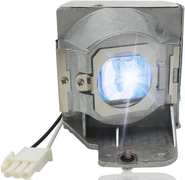 ●ブランド：ベンキュー ●メーカー：JPLAMP ●製品仕様：純正バルブ採用 ●製品属性：純正品の互換製品 ●製品説明：純正バルブ（球のみ） ●初期不良：納品日から7日間限 ●保証期間：納品日から120日間 ●送料無料：（沖縄・離島は別途料金） ●新規納期：通常納期1週間〜 ●対応機種：HT8050,W11000, W11000H■当店取扱の交換用ランプについて アーク放電による光源バーナー バルブ ランプハウジング ランプユニット 【ランプの種類と型番について】 &nbsp; 【1】OM：純正ランプ【輸出モデル】（Original Modelの略）　 &nbsp; 純正ランプメーカーの輸出用です。海外モデル向けのプロジェクター用純正ランプです（説明書は英語表記です）。国内プロジェクターにも共通して使えます。 【2】OBH：純正用バルブ＋汎用ランプケース（Original Bulb with Housingの略）　 性能面とコスト面の両方を重視される方におすすめの交換用ランプユニットです。 USHIO、PHILIPS、OSRAM、PHINEXなど純正パーツメーカーのオリジナルバルブ（球）を採用しています。 【3】OB：純正用バルブ（球のみ）（Original Bulbの略） 性能面とコスト面の両方を重視され更にコストを押さえたい方におすすめの交換用バルブです。ランプケースは付属しておりません。USHIO、PHILIPS、OSRAM、PHINEXなど純正パーツメーカーのオリジナルバルブ（球）を採用しています。 【4】CBH/CBH：汎用バルブ＋汎用ランプケース（Compatible Bulb with Housingの略） 古くなったプロジェクターや自家用などで特にコストを重視される方におすすめの交換用ランプです。他社製の汎用バルブを採用しているので性能面はOBHに比べてやや劣りますが、価格の安さが魅力ですね！ 　 【5】CB/Bulb：汎用バルブ（球のみ）（Compatible Bulb の略） コストを重視される方で一番安く購入されたい方におすすめの交換用バルブ（球のみ）です。ランプケースは付属しておりません。 他社製の汎用バルブを採用しているので性能面はOBに比べてやや劣りますが、価格の安さが魅力ですね！ 【汎用ランプについて】 ・ 汎用ランプは、メーカー純正ランプと互換性のあるプロジェクター専用の交換ランプです。 ・ 汎用ランプは国内・海外モデルに共通して使えるプロジェクター用交換ランプで業務用にも転用可能す。 ・ 耐用時間、輝度はOM/OBH/OBは純正ランプとほぼ同じですが、CBH/bulbはやや劣ります。ランプ寿命は純正品と同様にランプの種類により、それぞれに固体差があります。交換用フィルターは付属しておりません。 ■汎用ランプご利用規定 ・ 汎用ランプの保証期間は送り状の納品日より3〜4ケ月間限りです。（機種により異なります） ・ 業務用交換ランプの保証期間は送り状の納品日より2ケ月間限りです。 ・ 初期不良交換期間は送り状の納品日より7日間限りです。 ・ 初期不良交換期間内でのランプ切れは送料無料で無償交換いたします。 ・ 8日目以降のランプ切れについては送料センドバックで無償交換いたします。 注意）センドバック＝送料双方元払いです。 ・ 純正ランプとの差額交換はできません。 ランプの交換作業は全てユーザー交換で行います。（出張交換は致しません） 使用する機種により、外観・質感が異なります。 お求めの際はご利用規定にご同意の上お買い求めください。 ■ご注文の前にご確認ください ・ ランプユニットはバルブ（球）、ハウジング、配線、ソケットなどが一体になった完成品です。 ・ バルブは球のみの商品でハウジング、配線、ソケットなどは付属しておりません。 ・ プロジェクターランプは（金属原子高圧蒸気中のアーク放電による光源）のため両極が分離しているのでテスターで当たっても導通は致しません。 ・ ランプの光量不足などはプロジェクター本体の故障も考えられますのでご確認下さい。 ・ ランプの内部破裂はプロジェクター内部のフィルターの目詰まりによる場合も考えられますのでご確認ください。 ・ 落下・水没、異常電圧・落雷などによるランプ切れは保証対象外となります。。 ※プロジェクターは、内部圧力の高い高圧水銀ランプを使用しています。このランプは、その性質上衝撃や使用時間の経過により大きな音を伴って破裂したり、不点灯状態になることがあります。なお、破裂したり、不点灯に至るまでの時間は、ランプの個体差や使用条件によって大きな差があります。交換用ランプをあらかじめご用意されることをお勧めします。 (本文は、日本事務機械工業会データプロジェクタ部会で定めた表示に基づいています)