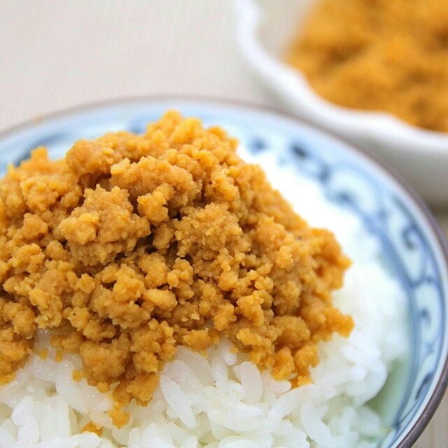 いわき市の郷土料理である『うに味噌』を濃厚な雲丹と新鮮な卵を使用し、 ひと鍋ひと鍋、丁寧に仕上げました。 過度な調味料に頼らず、雲丹の風味、味噌のコクと程よい甘さが絶妙に調和し、 独特の深い味わいがあります。 その深い味わいや独特の風味から、多くの人に愛される郷土料理となっています。 ご飯のお供やおむすびの具材、酒の肴としておすすめです。 【セット内容・内容量（約）】浜の味うに味噌：80g×1個 【賞味期限】製造日より180日 【配送温度帯】冷凍便 【加工地】福島県 ご注文に関する注意事項 ■離島の場合、ショップガイドに表示されている地域以外でもお届けできない場合があります。 ■のし不可 ■出荷日時：ご注文から7日前後でお届けいたします。 ※ご注文が集中した場合など、お届けに7日以上かかる場合がございます。