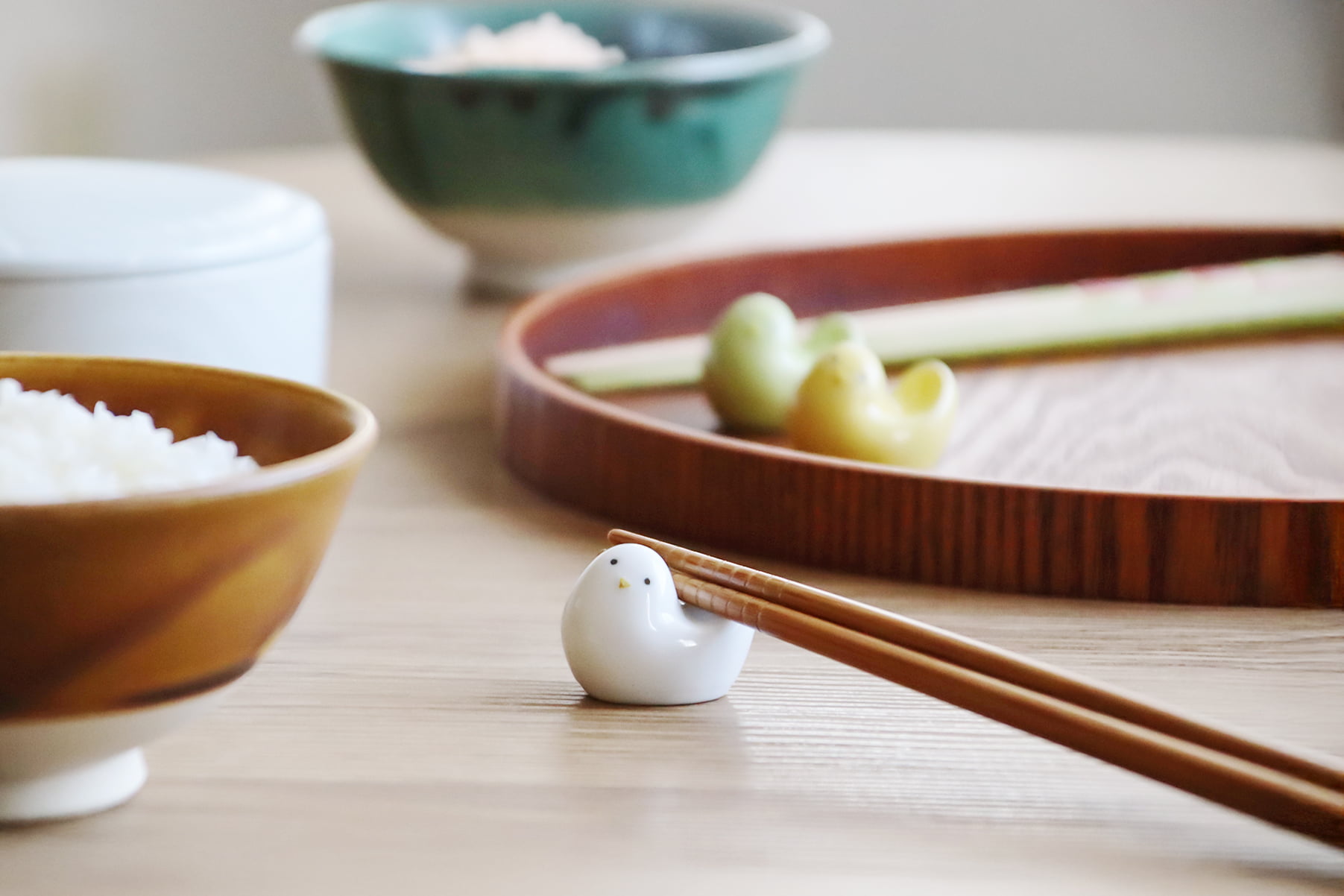 【最大2000円OFFクーポン お買い物マラソン】AWASAKA ORIGINAL BRAND suisai シリーズ イロトリドリの小鳥たち 見返り美鳥 箸置 W30×D20×H25mm 20g 箸置×1 選べる3色 磁器 食器 便利 おしゃれ ギフト プレゼント 食洗機対応