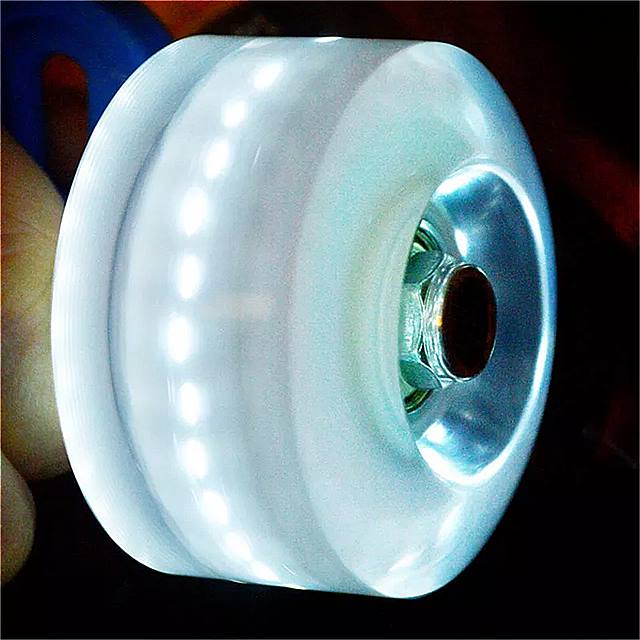 32*58 ミリメートルオリジナル Led 点滅 82A PU スケート ホイール クワッド スケート ホイール ベアリング 磁気 コア ダブル ローラー 8 ピース/セット