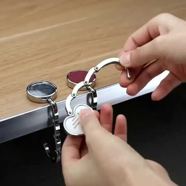 ポータブルクリスタル合金ハンドバッグ 折りたたみ式財布 フック 多機能バッグホルダー ユニーク パーツ アクセサリー ファッション