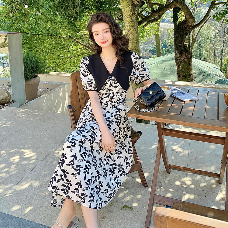 【アウトレット】花柄ワンピース BIG襟 セーラーカラー風 バイカラー 半袖 Aライン フレア 花柄 ワンピース ロングワンピ 膝下 ミモレ丈 ロング丈 ガーリー おしゃれ きれいめ 体型カバー 大きいサイズ お出かけ 夏ワンピース 春 夏【hum23400064】のサムネイル