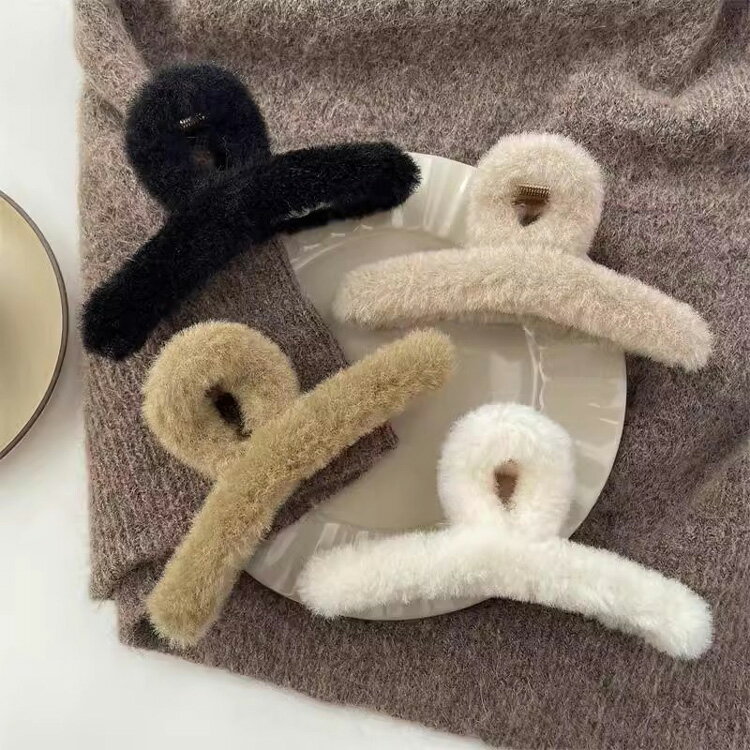 ヘアクリップ ファー ふわふわ 全3色 もこもこ バンスクリップ ファーヘアクリップ ヘアアクセサリー 大きいめ カジュアル ヘアアレンジ まとめ髪 髪留め 髪...