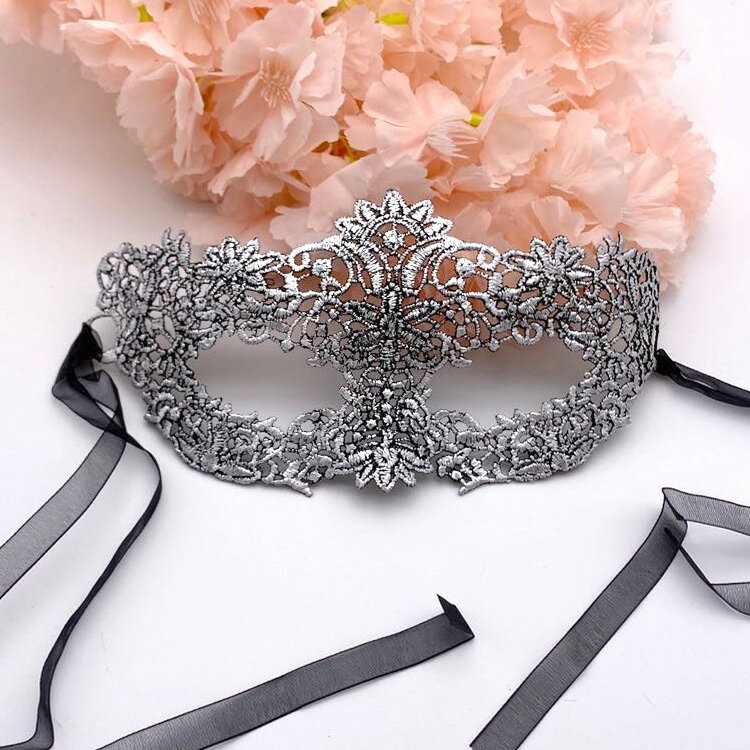 JSfashion 楽天市場店のアイマスク 全3色 レースアイマスク 刺繍 仮面 レース 黒 ハロウィン 劇 お面 マスク ベネチアン マスク コスプレ ブラック ヘアアクセサリー 二次会 イベント パーティー 舞踏会 社交ダンス 発表会 ダンス コスチューム 変装【ywac00006】｜アングル3