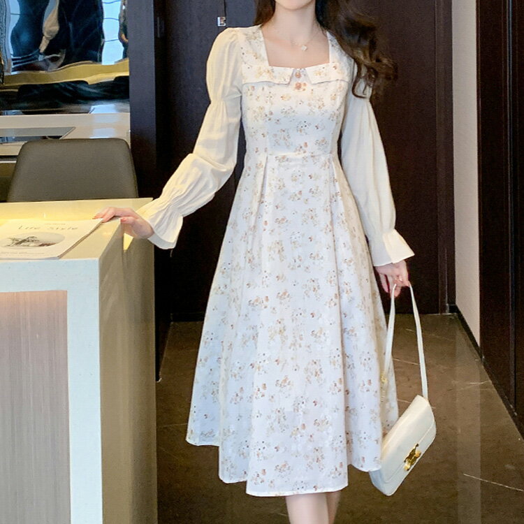 花柄ワンピ 全2色 スクエアネック パフスリーブ 花柄 ワンピース 長袖 Aライン ロングワンピ 大人 膝下 ミモレ丈 ロング丈 ガーリー フェミニン かわいい 食事会 デート フレアワンピ 体型カバー 大きいサイズ 通学 春 夏 秋【ypy8310199】