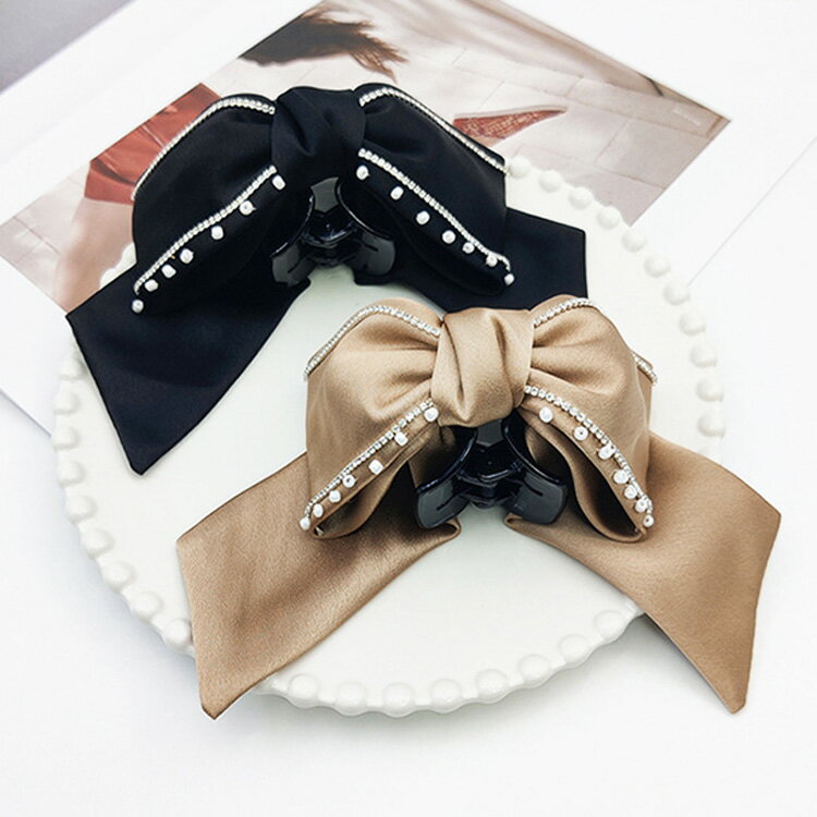 送料無料 ヘアクリップ 全2色 リボン ビジュー サテン キラキラ ビッグリボン ヘアアクセサリー 大きい 大きめ 黒 結婚式 成人式 謝恩会 髪留め 髪飾り ...