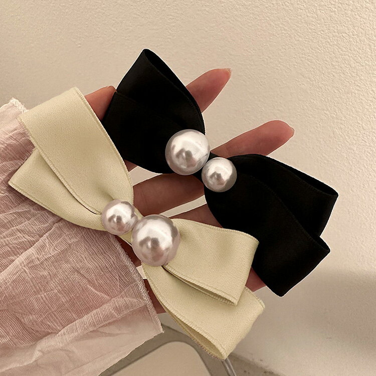 ヘアピン 全2色 リボン サテン パール アシンメトリー ヘアアクセサリー デイリー オフィス 黒 結婚式 成人式 謝恩会 髪留め 髪飾り 上品 エレガント フ...