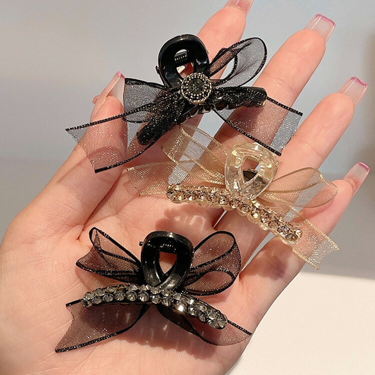 ヘアクリップ 全2色 リボン オーガンジー ビジュー ヘアアクセサリー 小さい 小さめ 黒 結婚式 成人式 謝恩会 髪留め ヘッドアクセサリー 髪飾り 上品 エ...