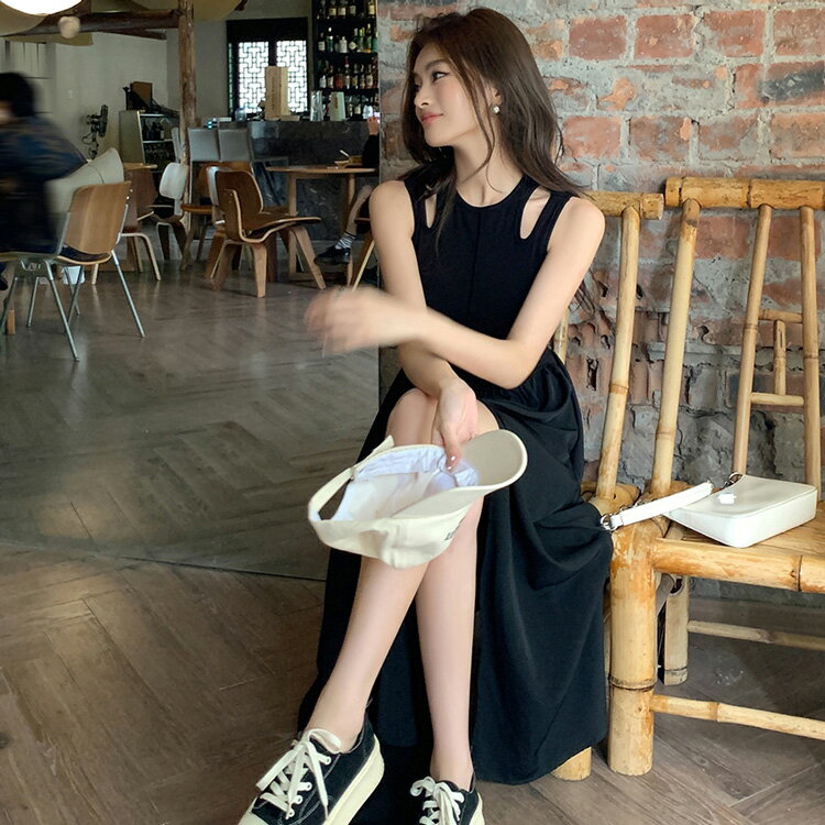 ロングワンピ 肩カットデザイン 深いスリット入り 黒 ノースリーブ カットソーワンピ Aライン フレア ワンピース ロング丈 無地 細見え デイリー おしゃれ セクシー かっこいい 春ワンピ 夏ワンピ リゾート 海 ビーチ 春 夏【ko5610122】(4)