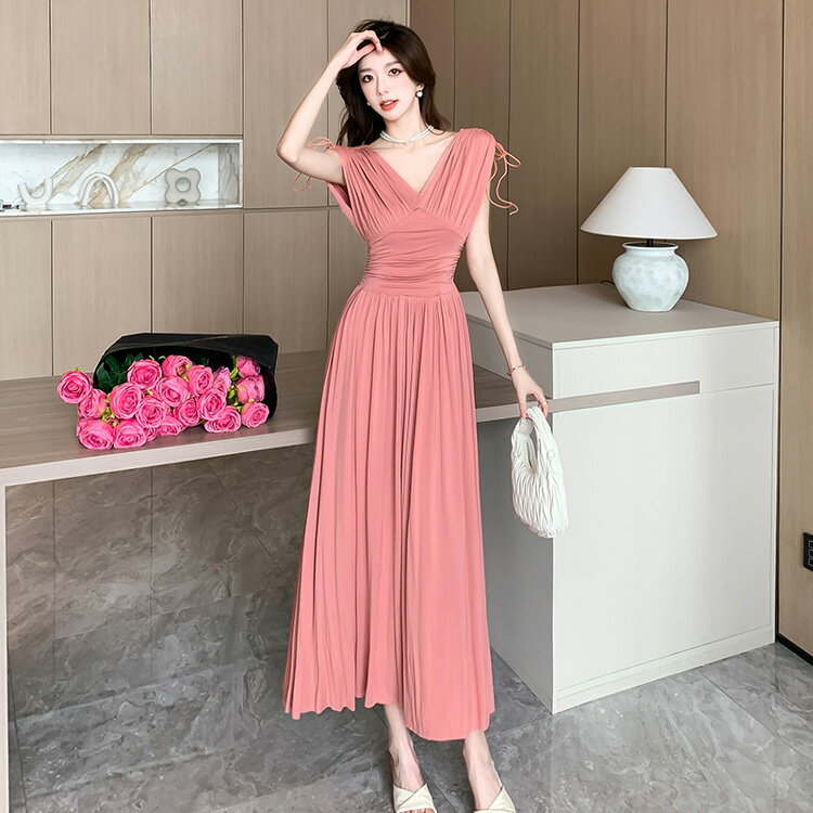 ワンピース 全2色 Vネック ギャザー カットソーワンピ ノースリーブ 無地 黒 Aライン ロングワンピ ロング丈 きれいめ 普段使い おしゃれ 上品 大人かわいい 春 夏 春ワンピ 春コーデ 春服 大人カジュアル 低身長 高身長【sf9400282】のサムネイル