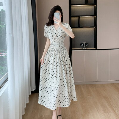 ドット柄 フレアワンピース ホワイト ブラック Vネック ミモレ丈 上品美人シルエット フレアワンピ 夏ワンピ 半袖 オフィスカジュアル きれいめ ウェストマーク カシュクール S M L XL 2XL 大きいサイズのサムネイル