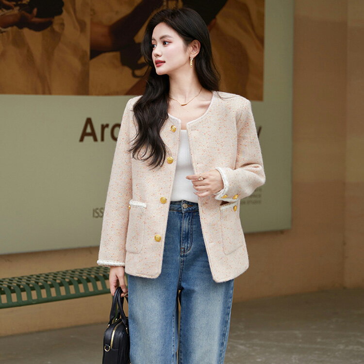 ツイードジャケット ノーカラー アウター 長袖 羽織り ポケット付き オフィス 春アウター 秋アウター 大人 きれいめ 好印象 ガーリー おしゃれ 上品 エレガント セレモニー ビジネス 通勤 普段使い 成人式 二次会【hum23400166】