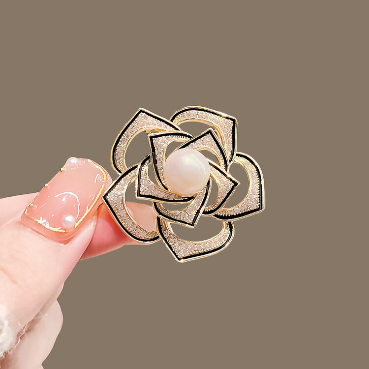 樂天商城 - ブローチ ローズモチーフ 薔薇 フラワー 花 華やか ストールピン パール ビジュー アクセサリー パーティー お呼ばれ ミセス ママスーツ セレモニースーツ フォーマル スカーフ留め コサージュ00247