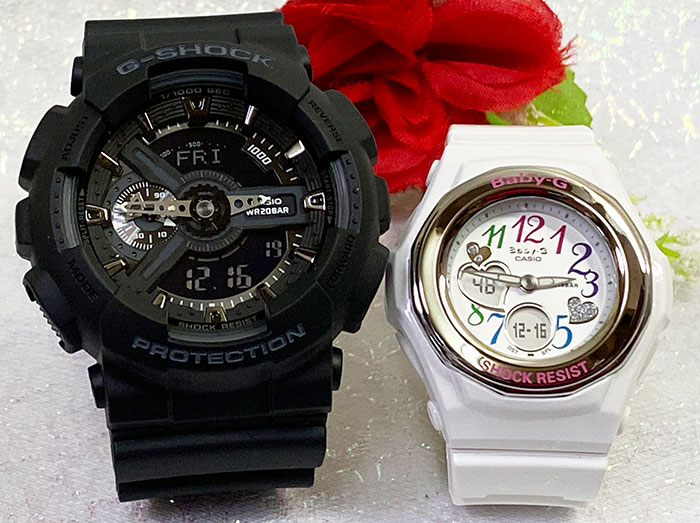 ・常時在庫しておりますG-SHOCK&amp;Baby-G ・発送は365日毎日しております ・500セット以上の品揃えは当店だけ ・専用のカシオペアケース ・シーンにあったラッピンクとメッセージカードも用意してます ・ご自身の希望モデルを組み合わせも可能です カシオのペアだから「カシオペア」 カシオペアを贈って幸せになりましょう メンズモデル　 GA-110-1BJF 発売年 2011 風防素材 無機ガラス 表示タイプ アナデジ表示 留め金 バックル（尾錠） ケース素材 合成樹脂 ケース直径・幅 5.5 cm ケース厚 16.9 mm バンド素材・タイプ 樹脂 ベルトタイプ バンド長 約14.5〜21.5cm バンドカラー ブラック 文字盤カラー ブラック カレンダー機能 日付曜日表示 その他 機能 アラーム 本体重量 73 g ムーブメント クオーツ 耐水圧 200 m メーカー保証 1年間保証 ブランドBABY-G(ベビージー) 型番 BGA-101-7B2JF 発売年 2016 ケースの形状 円形 風防素材 ガラス 表示タイプ アナデジ表示 留め金 タングバックル ケース素材 その他 ケース直径・幅 38.9 millimeters ケース厚 13.1 millimeters バンド素材・タイプ ウレタン・ラバー系 バンドサイズ 約12.5~18.0cm バンド幅 22 millimeters バンドカラー ホワイト 文字盤カラー ホワイト カレンダー機能 フルオートカレンダー、日付、曜日表示 その他 機能 ワールドタイム, アラーム 本体重量 42 g ムーブメント クォーツ 耐水圧 100 m メーカー保証 1年間保証 セット内容:本体、ボックス、取扱説明書、保証書は取扱説明書に付属 G-SHOCK&amp;BABY-Gペアウォッチは いつでもあなたの幸せを演出いたします 祝事 合格祝い 進学内祝い 成人式 御成人御祝 卒業記念品 卒業祝い 御卒業御祝 入学祝い 入学内祝い 中学校 高校 大学 就職祝い 社会人 御祝い 内祝い 引き出物 金婚式 銀婚式 御結婚お祝い ご結婚御祝い 御結婚御祝 結婚祝い 結婚内祝い 結婚式 誕生日 バースデー バースディ バースディー 昇進祝い 昇格祝い 就任 ウエディングギフト 結納 結納返し 結婚記念日 プチギフト プロポーズ 告白 バレンタインデー バレンタインデイ ホワイトデー ホワイトデイ ギフト プレゼント ハロウィーン サプライズイベント 親孝行 お返し 御礼 お礼 謝礼 御返し お返し お祝い返し 季節のご挨拶 御正月 お正月 御年賀 お年賀 御年始 母の日 父の日 御中元 お中元 敬老の日 クリスマス クリスマスプレゼント お歳暮 御歳暮 春夏秋冬 長寿のお祝い 還暦（かんれき） 還暦御祝い 還暦祝 祝還暦 華甲（かこう） 古希 法人向け 異動 転勤 定年退職 退職 転職 お餞別 贈答品 心ばかり 寸志 新歓 歓迎 送迎 新年会 忘年会 二次会 記念品 景品 転職祝い 送別会 ここが喜ばれてます ペアウォッチ ラッピング 手書きメッセージ 中の写真 上品 上質 高級 おしゃれ 可愛い かわいい 人気 おすすめこんな想いで… ありがとう ごめんね おめでとう 今までお世話になりました 祝福 これから よろしくお願いします 遅れてごめんねサプライズ 愛してる 君に夢中 気になっています こんな方に 夫 妻 恋人 両親 カップル 彼女 彼氏 お父さん お母さん 兄弟 姉妹 子供 おばあちゃん おじいちゃん 先生 職場 先輩 後輩 同僚 親友