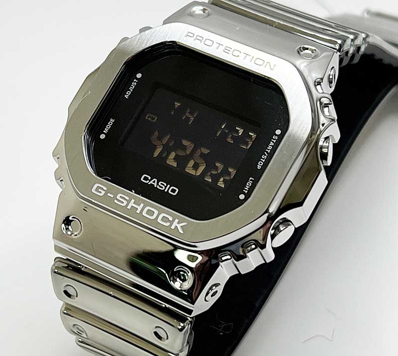 【華やかメタルに見えるラバーベルト】国内正規品 新品 Gショック G-SHOCK カシオ メンズウオッチ FINE METALLIC SERIES ファインメタルシリーズ　 メンズ シルバー gショック GM-5600YM-8JF 腕時計 感謝の気持ち g-shock男女兼用