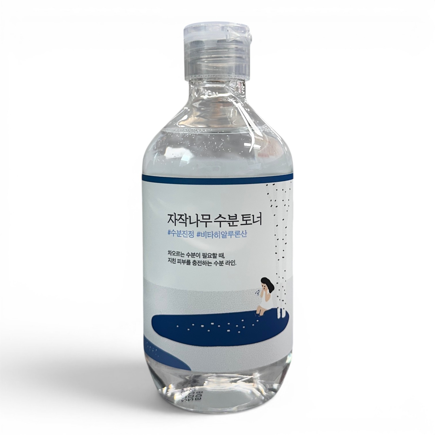 ラウンドラボ バーチジュース モイスチャライジングトナー 300ml Round Lab Birch Juice Moisturizing Toner / 白樺樹液 × ビタヒアルロン酸 Round Lab 正規品 / 並行輸入品 ・新鮮な白樺樹液とビタヒアルロン酸が乾燥・疲れた肌にうるおいをたっぷり補給 ・さっぱりとした使用感で敏感肌にも使いやすい低刺激処方 ・韓国コスメブランド「ラウンドラボ」の人気No.1保湿トナー ■商品情報 ブランド：ラウンドラボ（Round Lab）　 製造：コスマックス（Cosmax）　 販売：サリンカンパニー（Seolin Company）　 内容量：300ml　 原産国：韓国 ■主な配合成分 白樺樹液 ビタヒアルロン酸 低刺激処方 水分鎮静 大容量300ml ■期待できる効果 ・うるおい・保湿補給：白樺樹液がみずみずしいうるおいを肌の奥まで浸透させる。 ・水分鎮静：ビタヒアルロン酸が肌のうるおいをキープしつつ鎮静ケア。 ・乾燥肌・敏感肌に：低刺激処方でカサつく乾燥肌・敏感肌の方も安心して使える。 ・さっぱり軽い使用感：べたつかずすっとなじむテクスチャーで朝晩使いやすい。 ■使い方 朝・夜の洗顔後、適量を手または化粧水コットンに取り、顔全体に軽くなじませてください。 ブランド：ラウンドラボ（Round Lab）　 原産国：韓国　 内容量：300ml　 区分：化粧品（化粧水）　 配送：送料無料 ■ご注意　・肌に異常が生じた場合は使用を中止してください。・目に入った場合はすぐに洗い流してください。・直射日光・高温多湿を避けて保管してください。・本品は並行輸入品のため外箱・ラベルは韓国語表記です。 【ご購入前に必ずご確認ください】 1. 本商品は韓国からの国際配送となります。 2. 日本の税関通関のため、必ず「個人名・個人住所」でご注文ください。 ※法人名・会社住所での注文は通関できない場合がございます。 3. ご注文確定後、2営業日以内に発送いたします。 4. 発送日より最短4〜7日程度でお届けの予定です。 5. 配送状況の追跡は、日本の税関を通過し、国内の配送会社へ引き渡された後からご利用いただけます。 6. 万が一、商品が偽物であった場合は全額返金いたします。正規品のみを取り扱っておりますので、安心してご購入ください。 7. メーカーの仕様変更により、パッケージデザインが予告なく変更される場合がございます。 8. 発送開始後は、配送先住所の変更を承ることができません。 9. 日本国内への配送料は無料でございます。ただし、沖縄県へのお届けの場合は、追加送料が発生いたします。