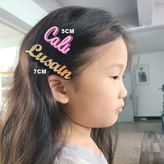 送料無料 ヘアクリップ キッズアクセサリー ヘア アクセサリー オリジナル 名前 ネーム イニシャル プレゼント 誕生日 記念日 友達 クリスマス 名前が入れら...