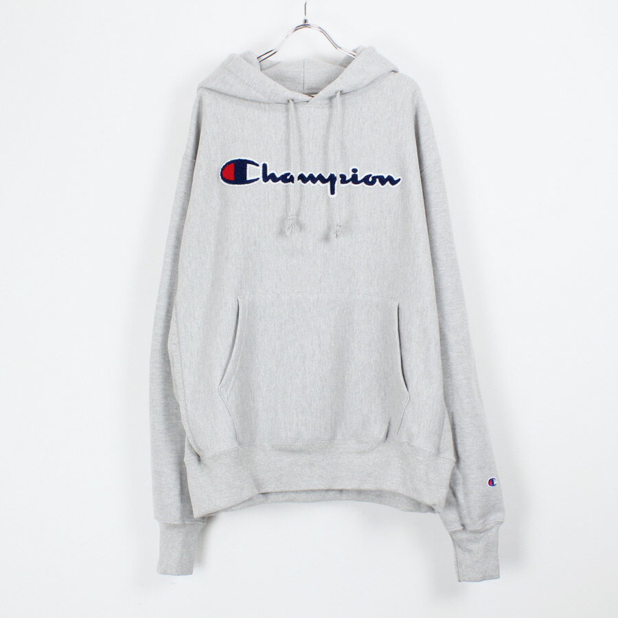 CHAMPION x UO (チャンピオン) x (アーバンアウトフィッターズ) REVERSE WEAVE CHENILLE EMBROIDERED LOGO SWEAT HOODIE リーバースウィーブ シュニール刺繍 ロゴ スウェット フーディー 日本未発売 GRAY 