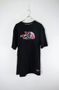 yÁz THE NORTH FACE (m[XtFCX) WORLD FLAGS LOGO TEE SHIRT vg TVc BLACK [SIZE: XL USED]